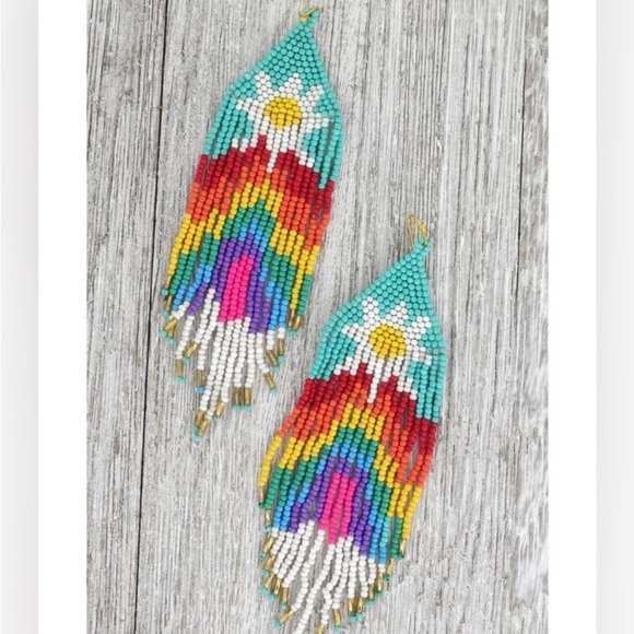 NWT beaded daisy rainbow earrings - Picture 3 of 3